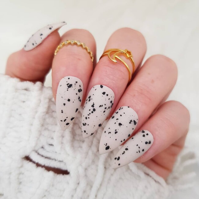 Diseño De Uñas Negras Huevo