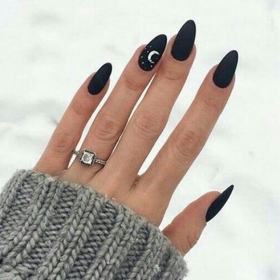 diseno-de-unas-negras-lunas-2