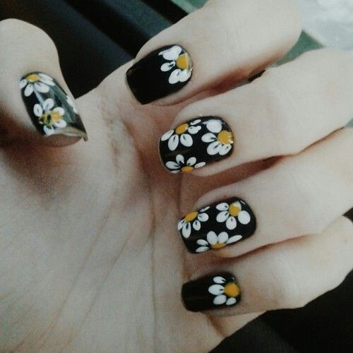 diseno-de-unas-negro-y-blanco-con-flores-2