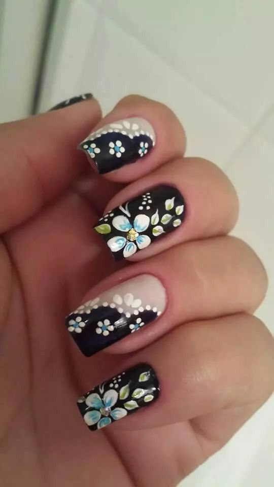 diseno-de-unas-negro-y-blanco-con-flores-5