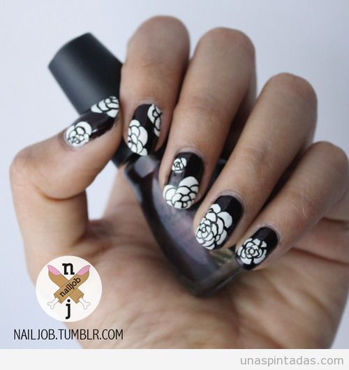 diseno-de-unas-negro-y-blanco-con-flores-7