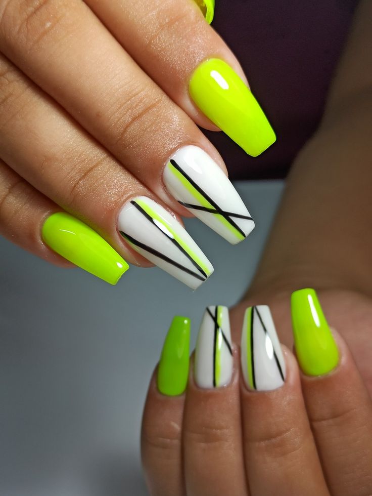 diseno-de-unas-neon-y-blanco-3
