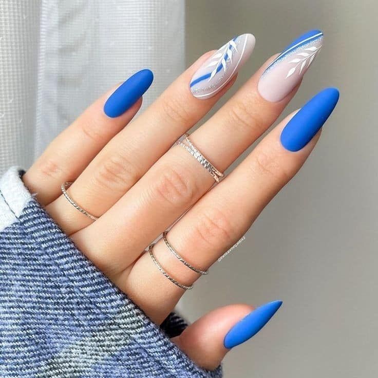 diseno-de-unas-nude-con-azul-y-plata-5
