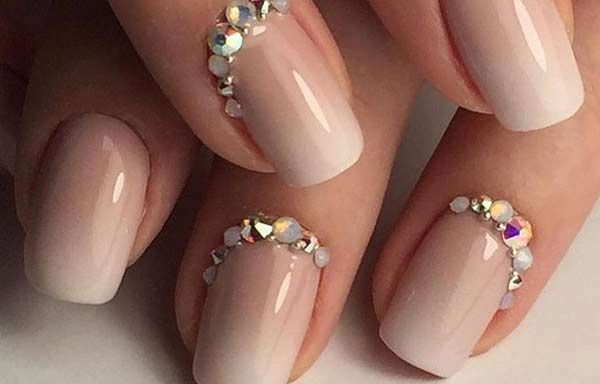 diseno-de-unas-nude-mate-con-piedras-7