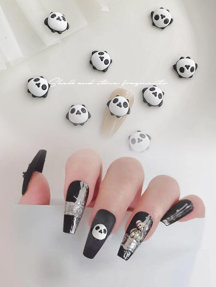diseno-de-unas-panda-con-diamantes-4