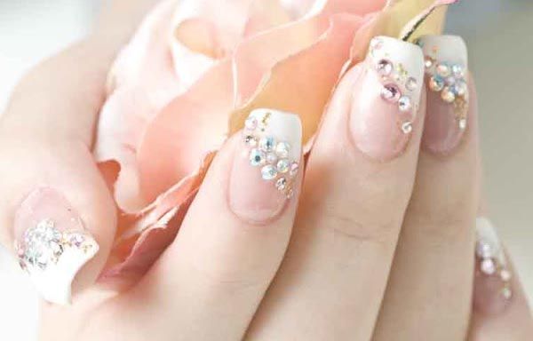 Diseño De Uñas Para Novias Con Piedras