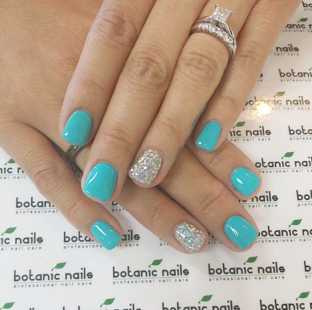 diseno-de-unas-para-pies-de-color-aqua-y-plateado-5
