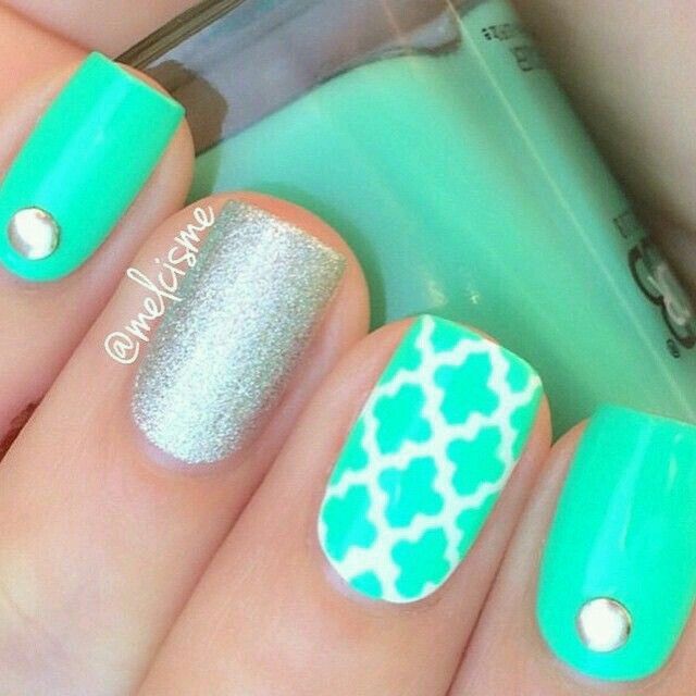 diseno-de-unas-para-pies-de-color-aqua-y-plateado-7