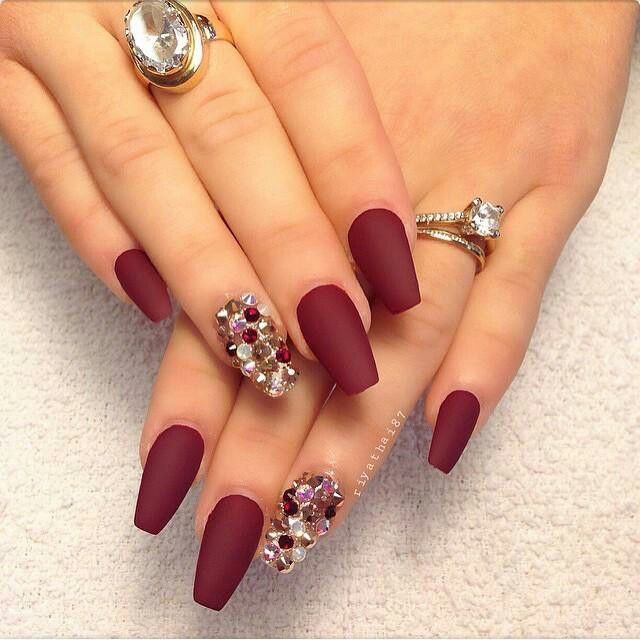 diseno-de-unas-para-vestido-tinto-6