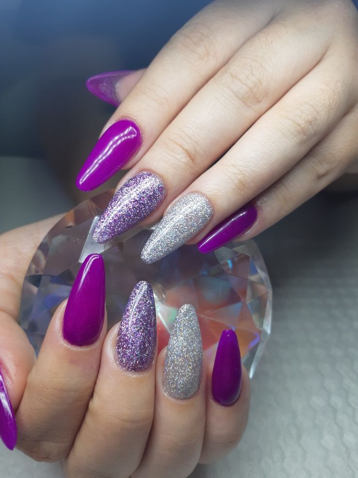 diseno-de-unas-plata-blanco-morado-4
