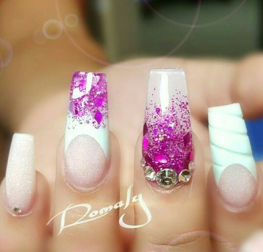 Diseño De Uñas Plata Con Bugambilias