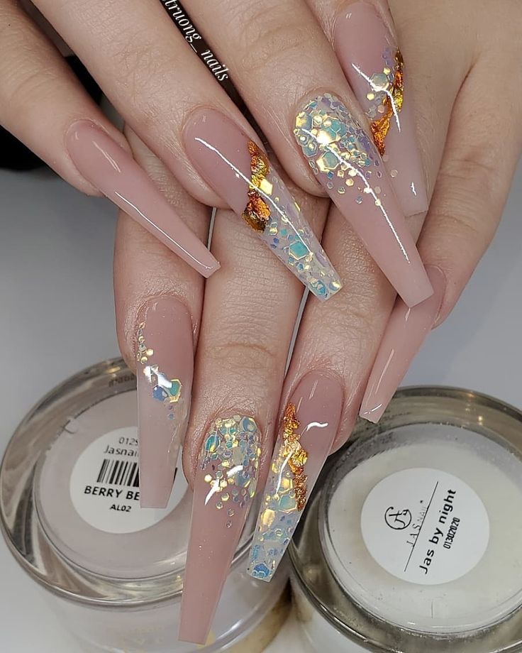 diseno-de-unas-plata-con-nude-6