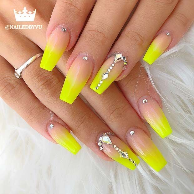 Diseño De Uñas Postiza en Amarillo