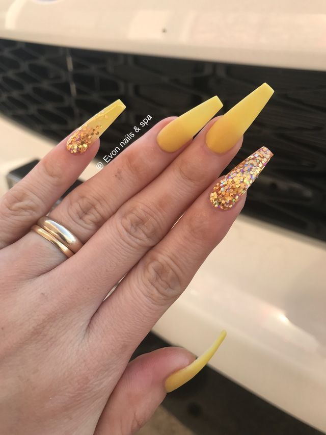 diseno-de-unas-postiza-en-amarillo-6