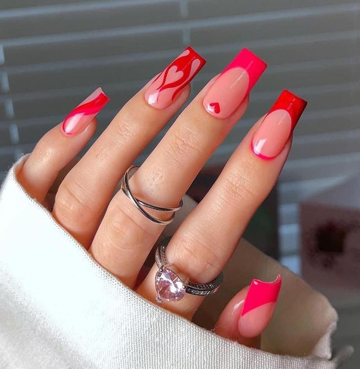 diseno-de-unas-rosa-fosforescente-piel-morena-3