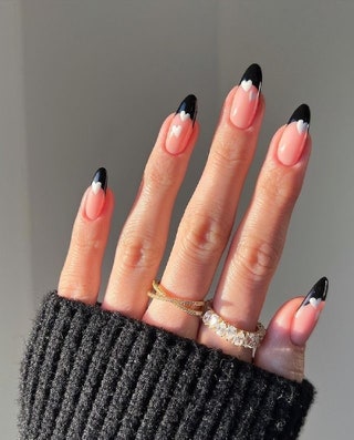 diseno-de-unas-san-valentin-negro-y-rojo-4
