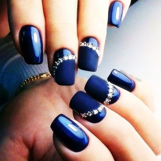diseno-de-unas-sencillas-en-azul-rey-5