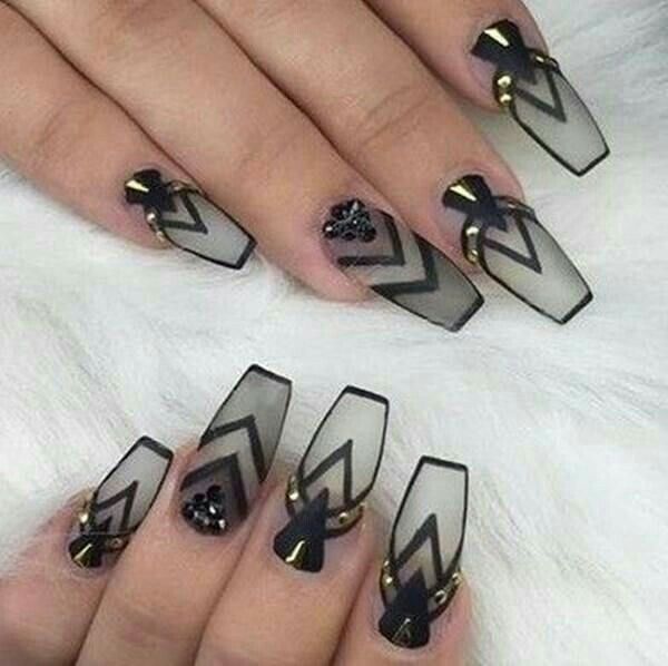diseno-de-unas-transparentes-con-negro-6