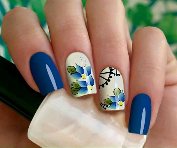 Diseño De Uñas Verdes Con Azul Rey