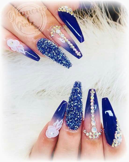disenos-color-azul-unas-de-pedreria-3