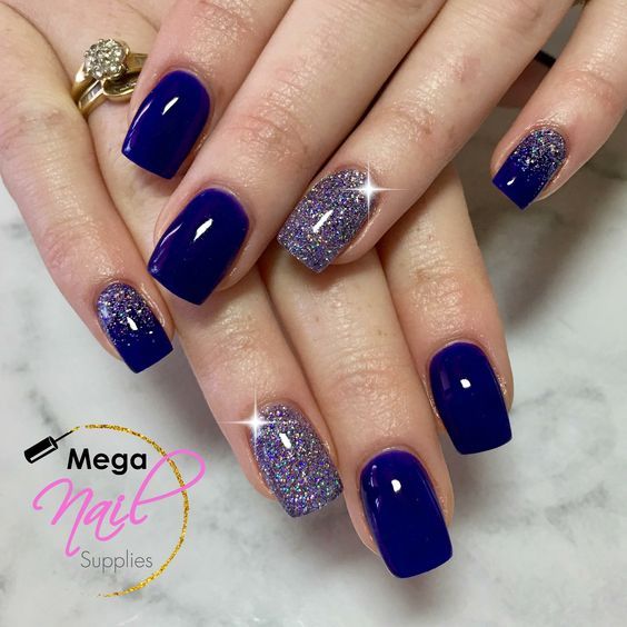 disenos-de-unaa-en-azul-con-gliter-3