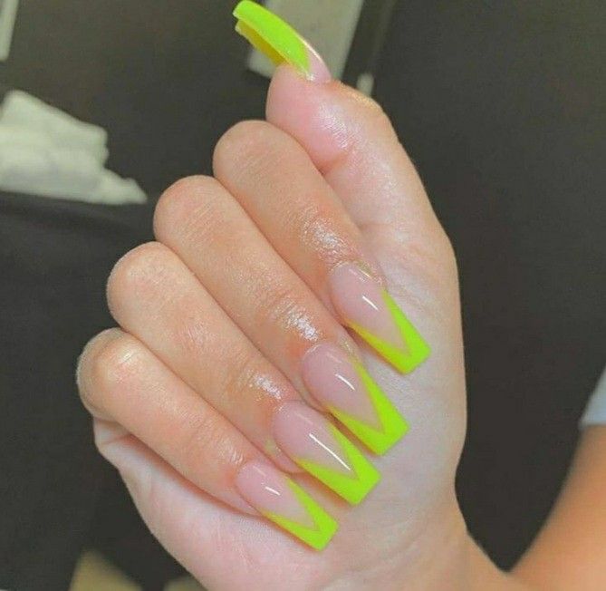 disenos-de-unas-acrilicas-amarillas-neon-2