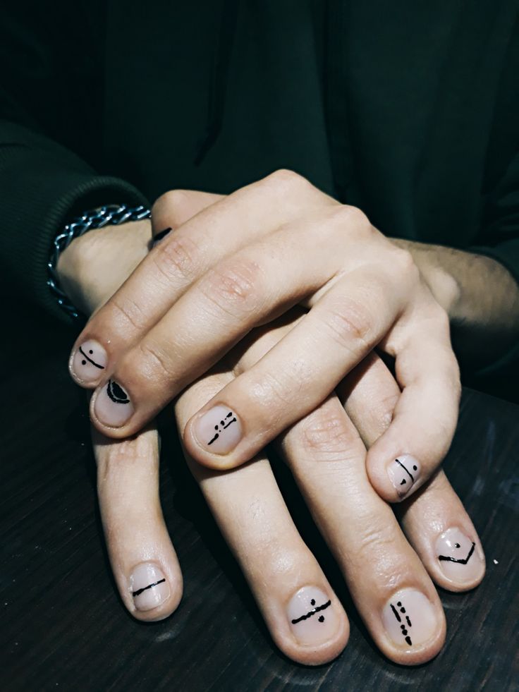 Diseños De Uñas Acrilicas Con Lineas Y Pujtos