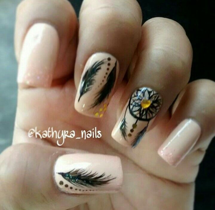 disenos-de-unas-acrilicas-con-plumas-3