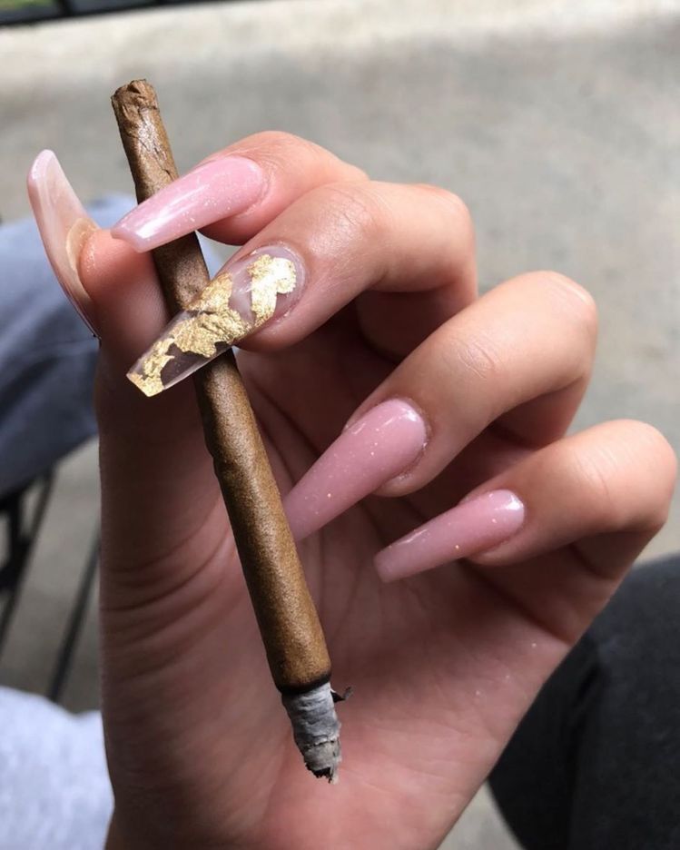disenos-de-unas-acrilicas-con-tabaco-5