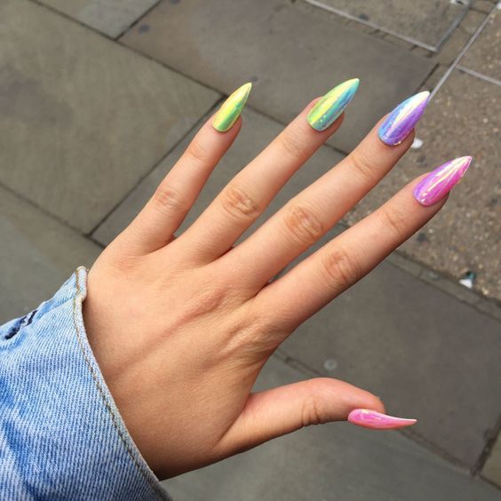 disenos-de-unas-acrilicas-de-moda-de-arcoiris-5