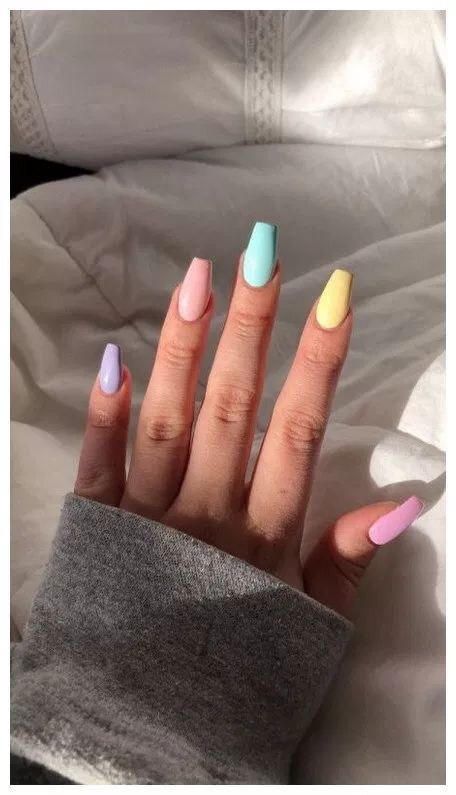 disenos-de-unas-acrilicas-de-moda-de-arcoiris-6