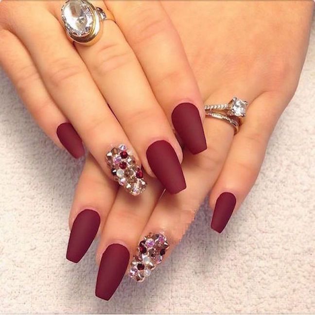 disenos-de-unas-acrilicas-elegantes-vino-4