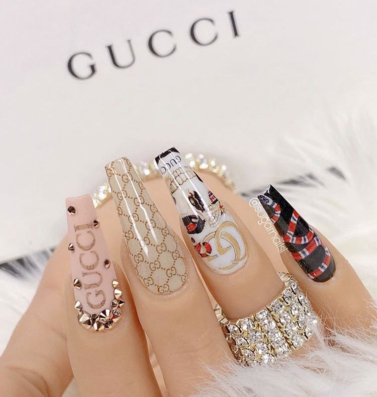 disenos-de-unas-acrilicas-gucci-7