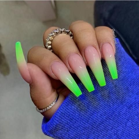 disenos-de-unas-acrilicas-largas-color-verde-2