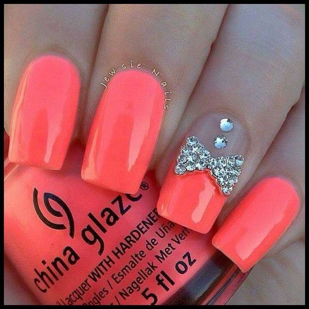 disenos-de-unas-acrilicas-para-15-anos-en-color-coral-6