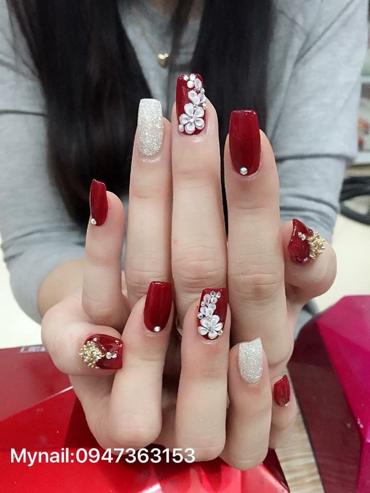 disenos-de-unas-acrilicas-rojo-con-plata-2