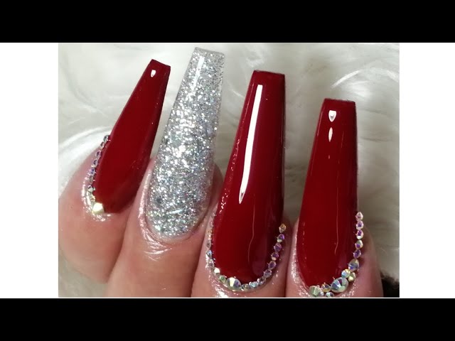 disenos-de-unas-acrilicas-rojo-con-plata-6