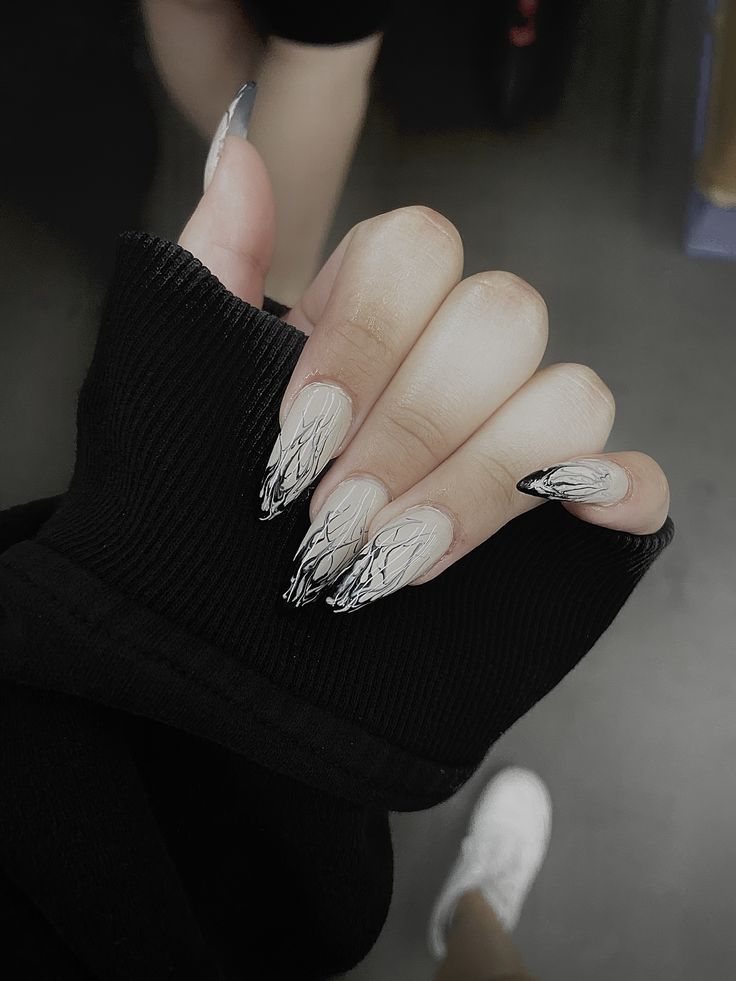 disenos-de-unas-aesthetic-gotico-3