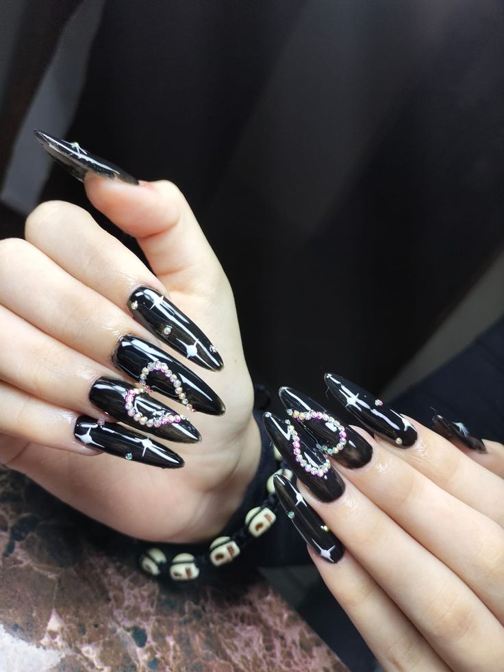 disenos-de-unas-aesthetic-gotico-4