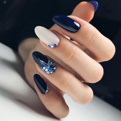 disenos-de-unas-almendradas-azules-marinos-3
