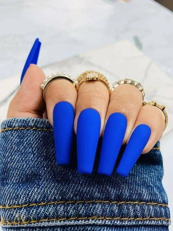 Diseños De Uñas Azul Mate Con Pluma