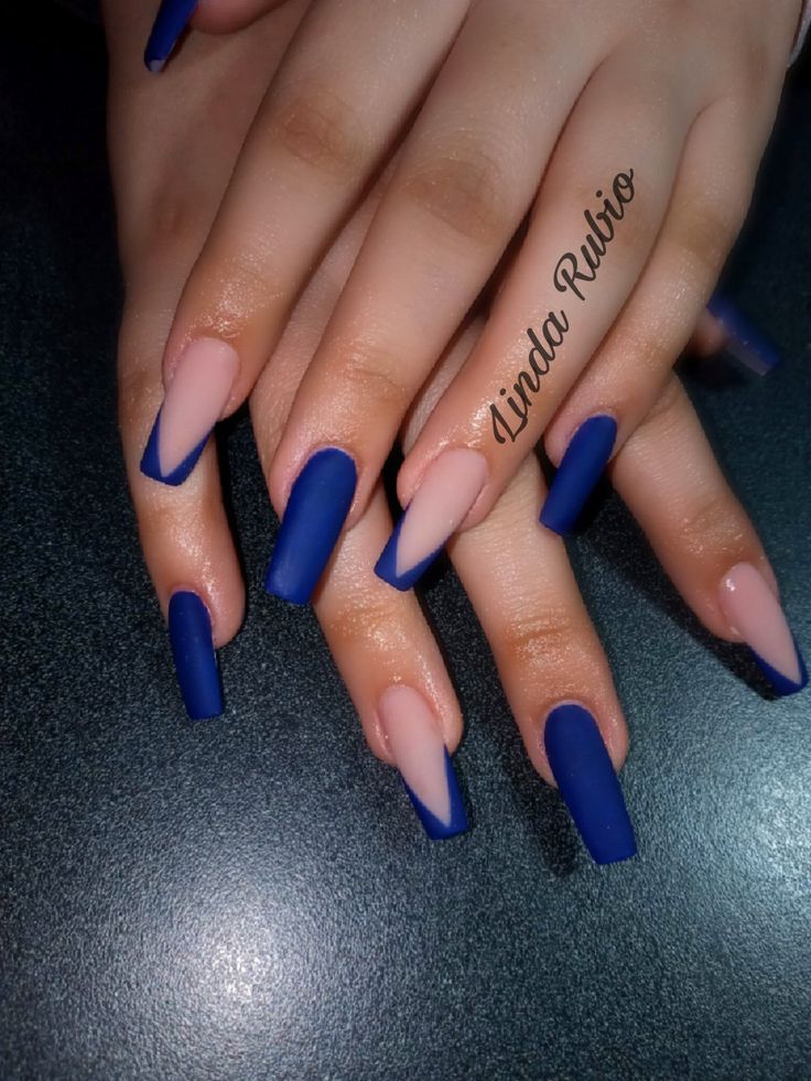 disenos-de-unas-azul-nude-2