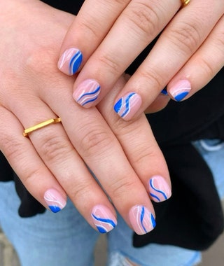 disenos-de-unas-azul-rey-con-nude-7