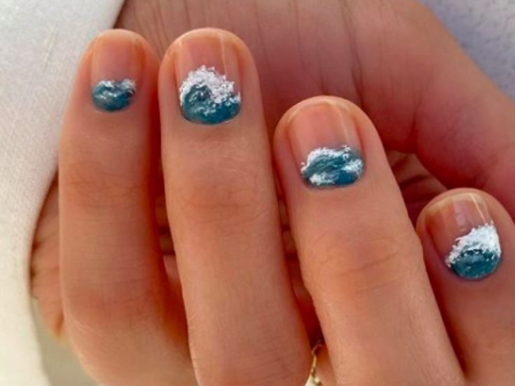 disenos-de-unas-azules-para-playa-4