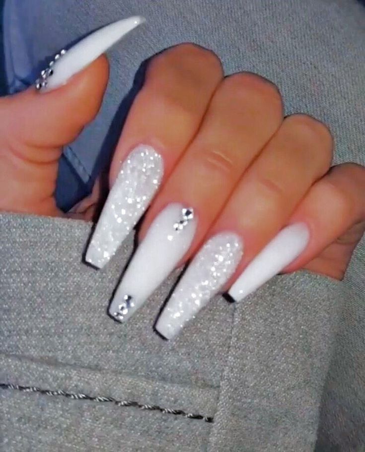 disenos-de-unas-blancas-con-gliter-6