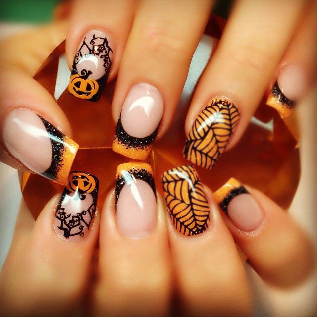 disenos-de-unas-color-dorado-halloween-2