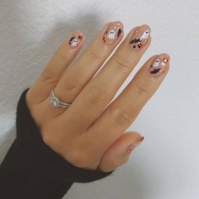 disenos-de-unas-color-dorado-halloween-7