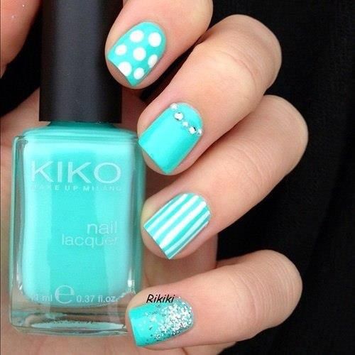 disenos-de-unas-color-menta-con-puntitos-3