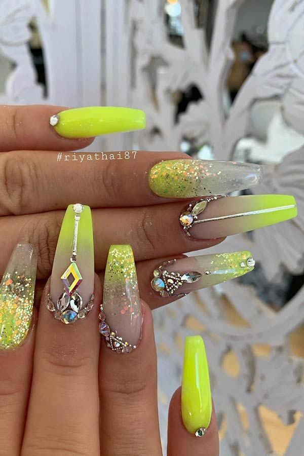 disenos-de-unas-color-neon-y-piedras-2