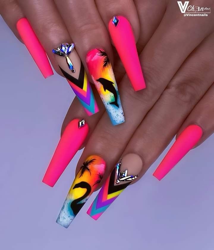 disenos-de-unas-color-neon-y-piedras-3